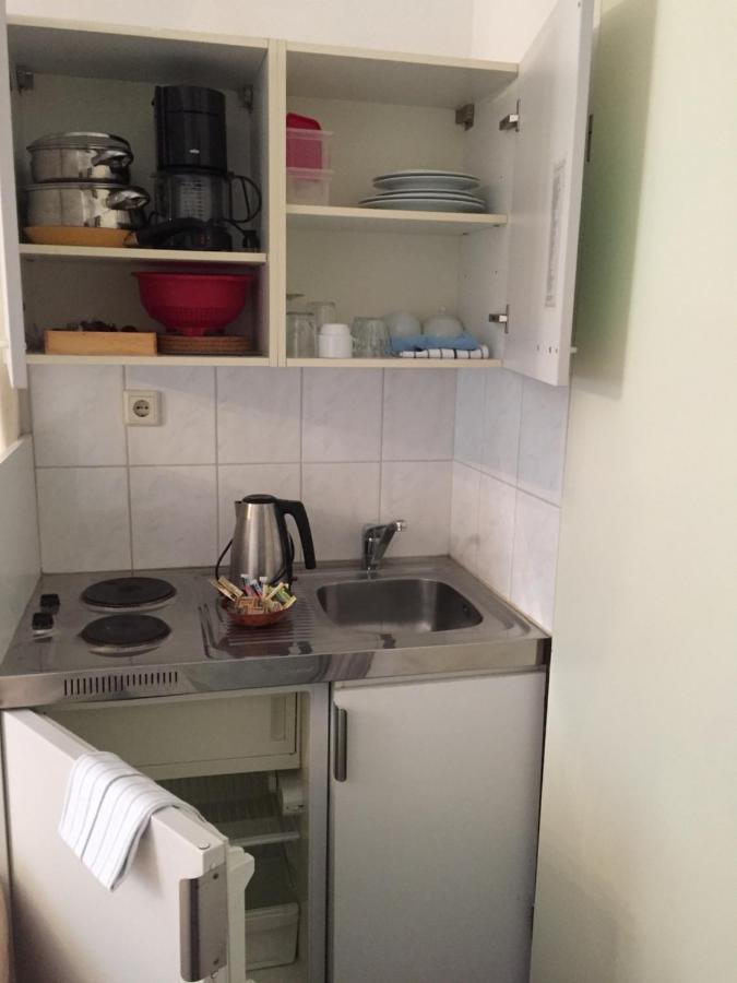 Hanzestadslogement De Leeuw, In Het Centrum, Met Een Binnenplaats, Kamers Met Badkamer En Toilet En Een Keukentje Deventer Exterior foto