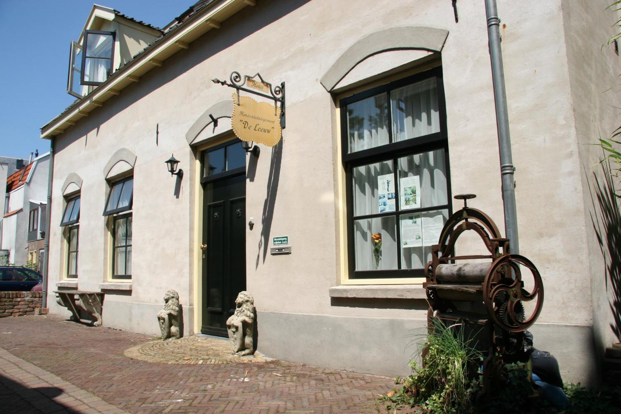 Hanzestadslogement De Leeuw, In Het Centrum, Met Een Binnenplaats, Kamers Met Badkamer En Toilet En Een Keukentje Deventer Exterior foto