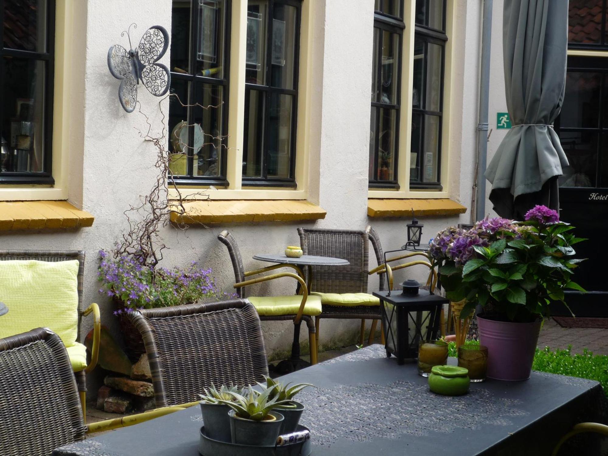 Hanzestadslogement De Leeuw, In Het Centrum, Met Een Binnenplaats, Kamers Met Badkamer En Toilet En Een Keukentje Deventer Exterior foto