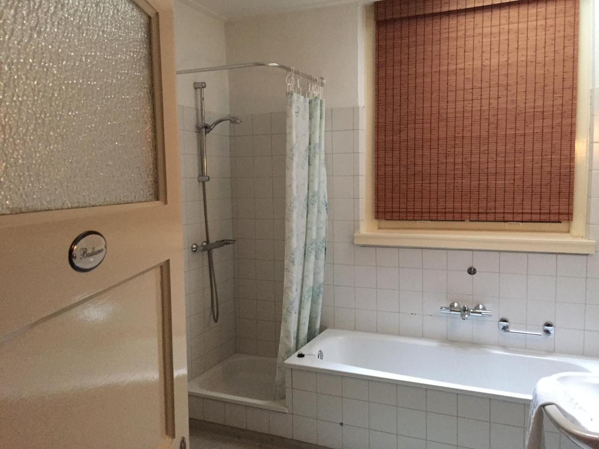 Hanzestadslogement De Leeuw, In Het Centrum, Met Een Binnenplaats, Kamers Met Badkamer En Toilet En Een Keukentje Deventer Exterior foto