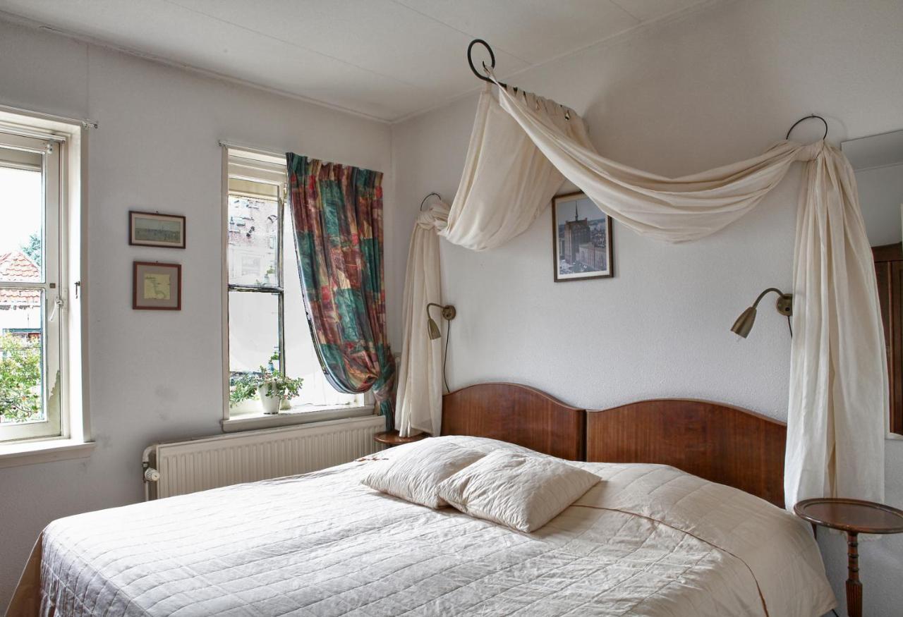 Hanzestadslogement De Leeuw, In Het Centrum, Met Een Binnenplaats, Kamers Met Badkamer En Toilet En Een Keukentje Deventer Habitación foto